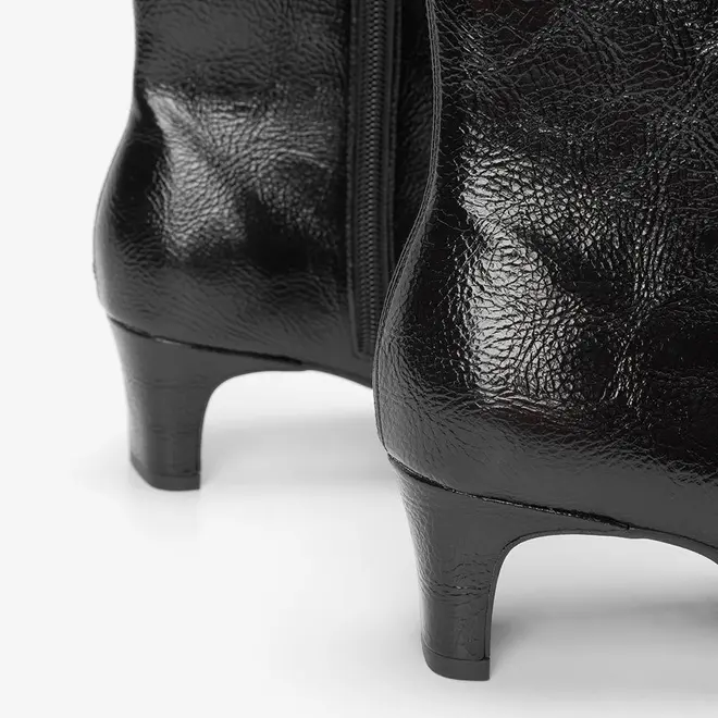 Ankle Boot Gabriela Salto Reto Texturizada Preto