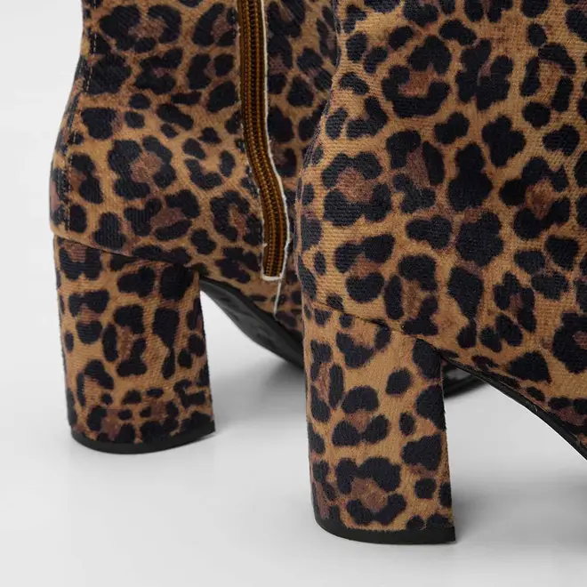Ankle Boot Feminina Gabriela Salto Bloco Animal Print Onça Multicolor