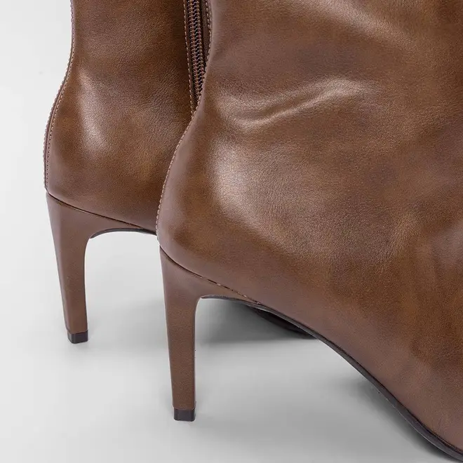 Bota Gabriela Cano Alto Salto Fino Marrom