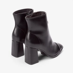 Ankle Boot Via Marte Detalhe Ziper Frontal Preto