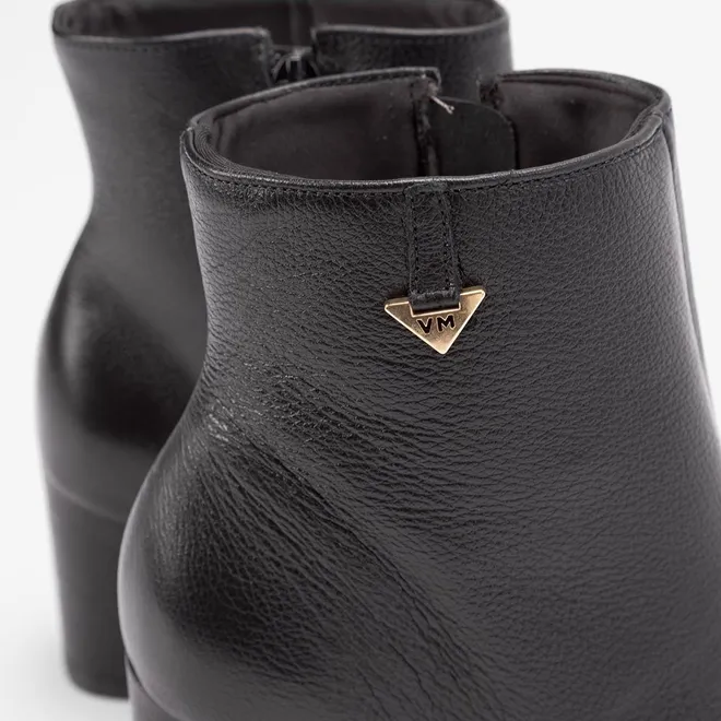Ankle Boot Via Marte Couro Detalhe Lateral Preto