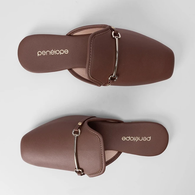 Mule Penélope Detalhe Fivela Marrom