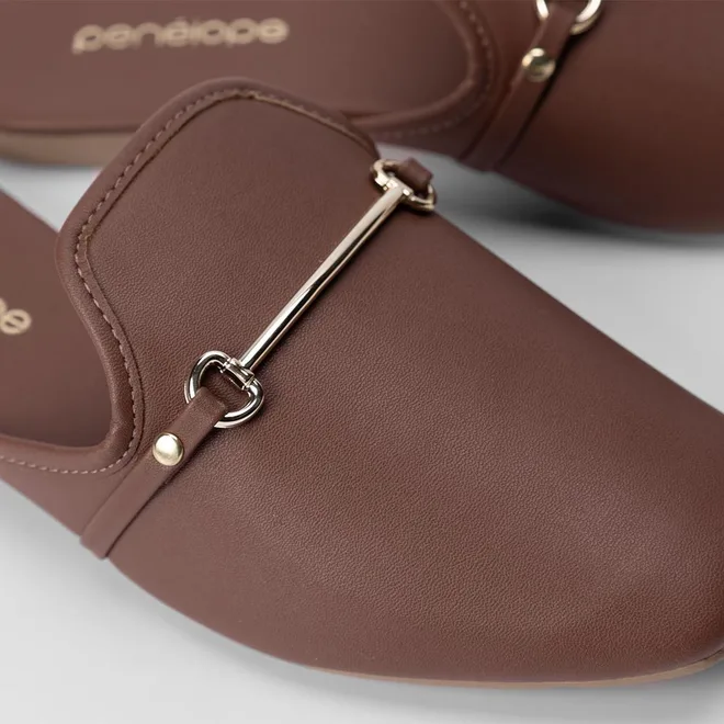 Mule Penélope Detalhe Fivela Marrom