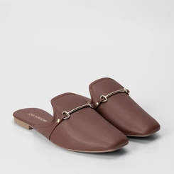 Mule Penélope Detalhe Fivela Marrom