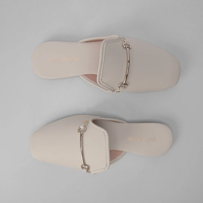 Mule Penélope Fivela Slim Off White