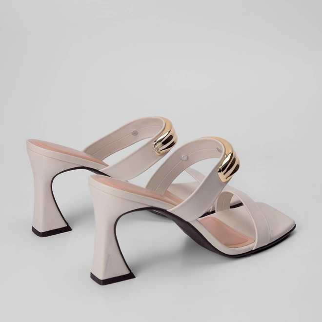 Tamanco Gabriela Salto Flare Tira Enfeite Off White
