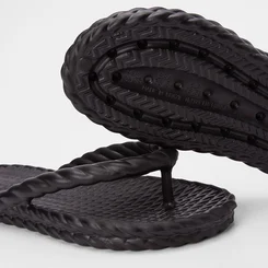 Chinelo Gabriela Textura Tressê Preto