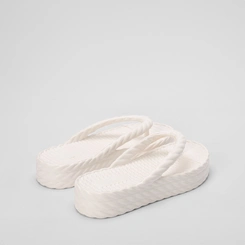 Chinelo Gabriela Flatform Textura Tressê Branco