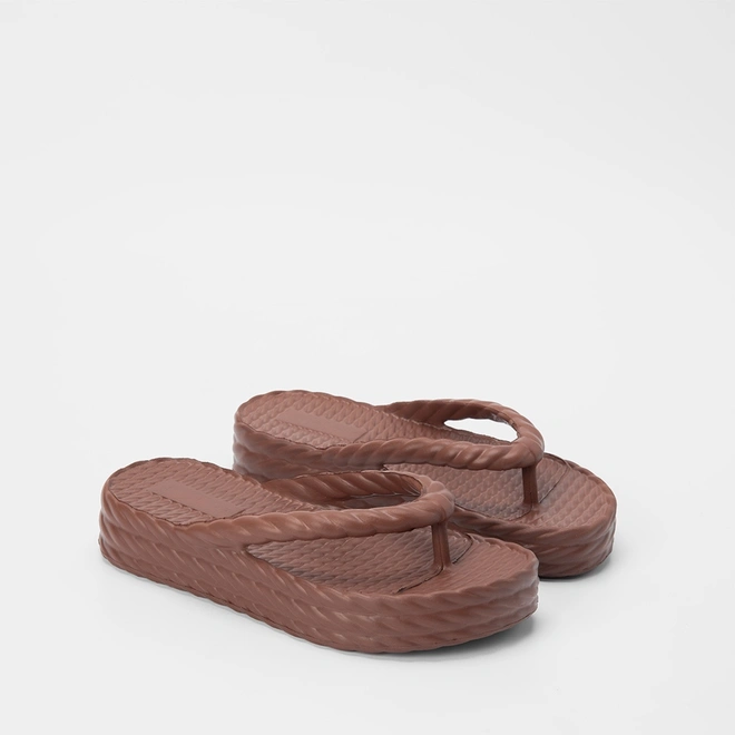 Chinelo Gabriela Flatform Textura Tressê Marrom