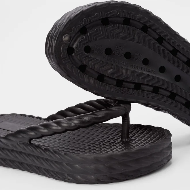 Chinelo Gabriela Flatform Textura Tressê Preto