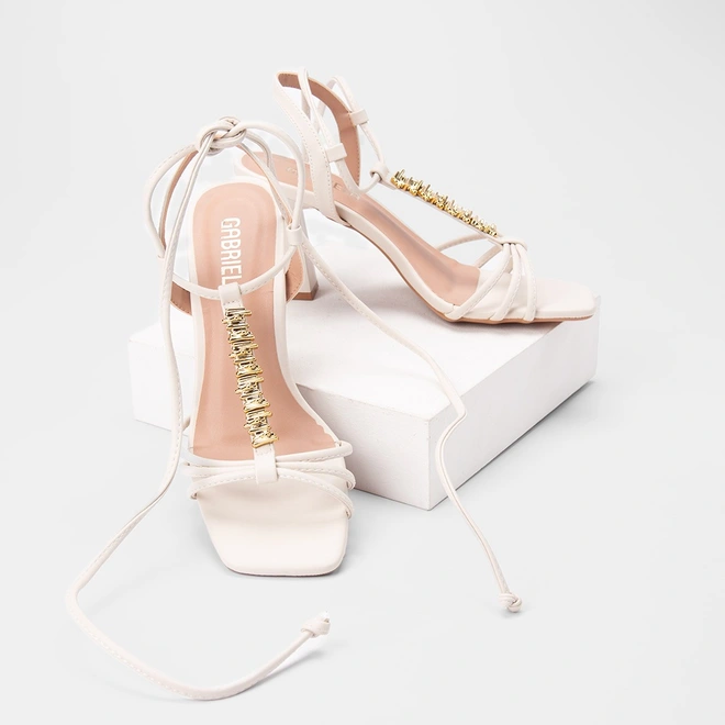 Sandália Feminina Gabriela Amarração Aplicação Estilizada Off White