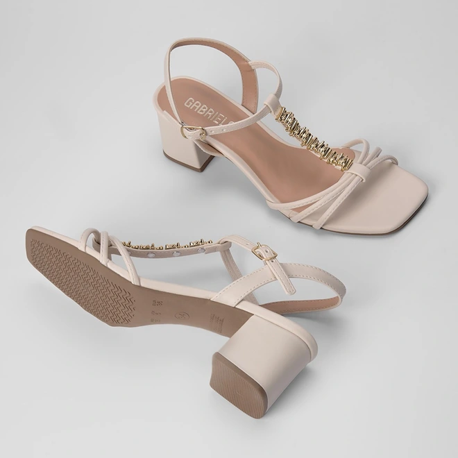 Sandália Gabriela Aplicação Estilizada Off White