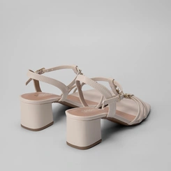 Sandália Gabriela Aplicação Estilizada Off White