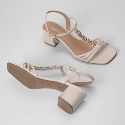 Sandália Gabriela Aplicação Estilizada Off White