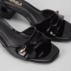 Sandália Gabriela Detalhe Tira Vazada Verniz Preto