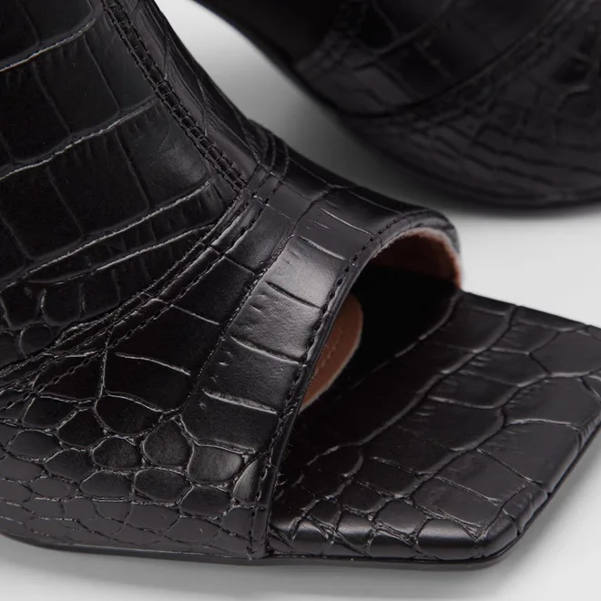 Sandália Vizzano Salto Alto Decote Fechado Croco Preto