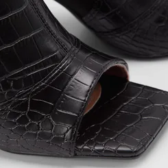Sandália Vizzano Salto Alto Decote Fechado Croco Preto