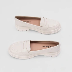 Mocassim Loafer Moleca Tratotado Off White