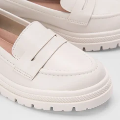 Mocassim Loafer Moleca Tratotado Off White
