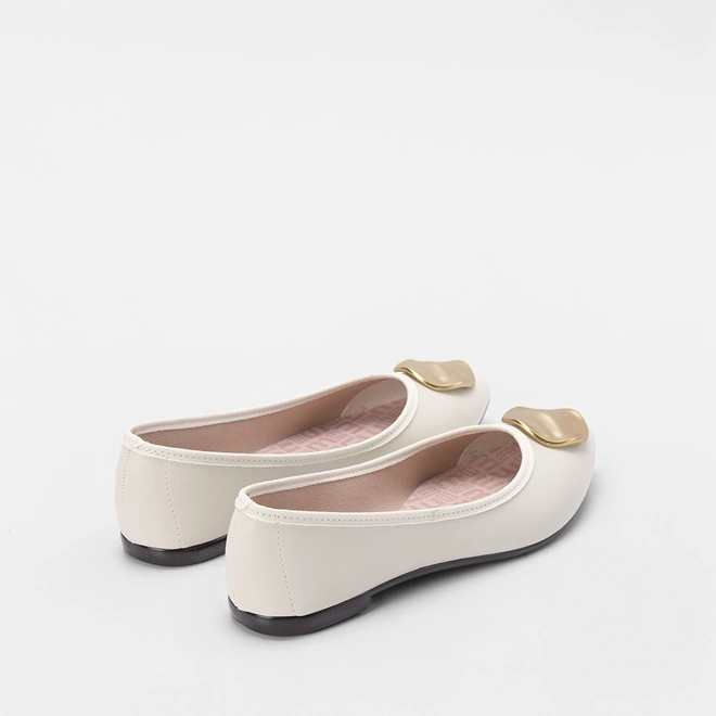 Sapatilha Moleca Enfeite Dourado Off White
