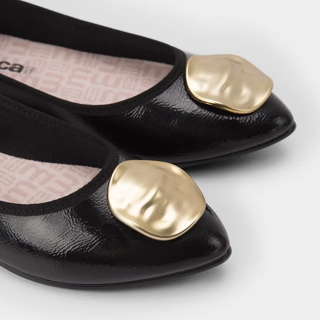 Sapatilha Moleca Enfeite Dourado Preto