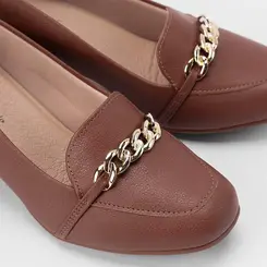 Mocassim Modare Salto Médio Detalhe Corrente Caramelo