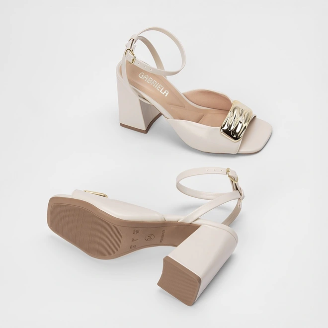 Sandália Gabriela Salto Alto Decote & Enfeite Off White