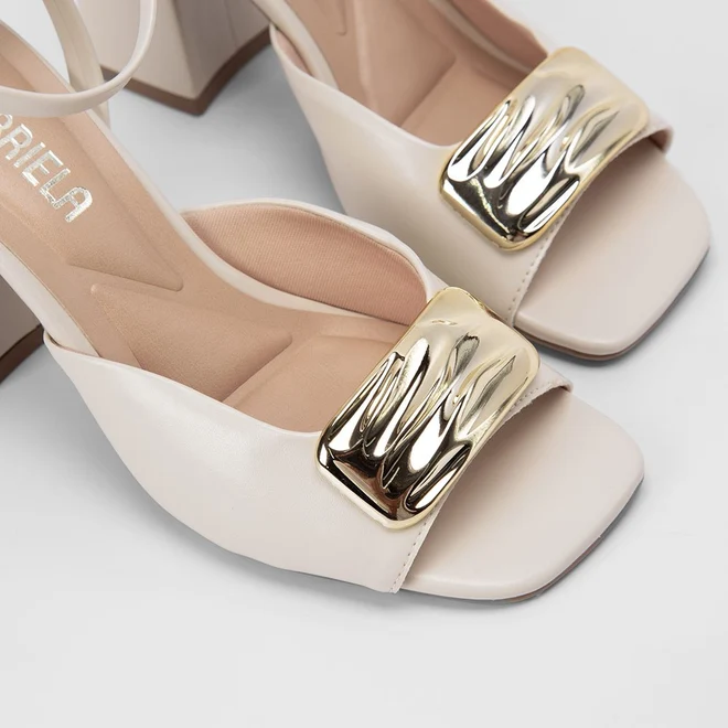 Sandália Gabriela Salto Alto Decote & Enfeite Off White