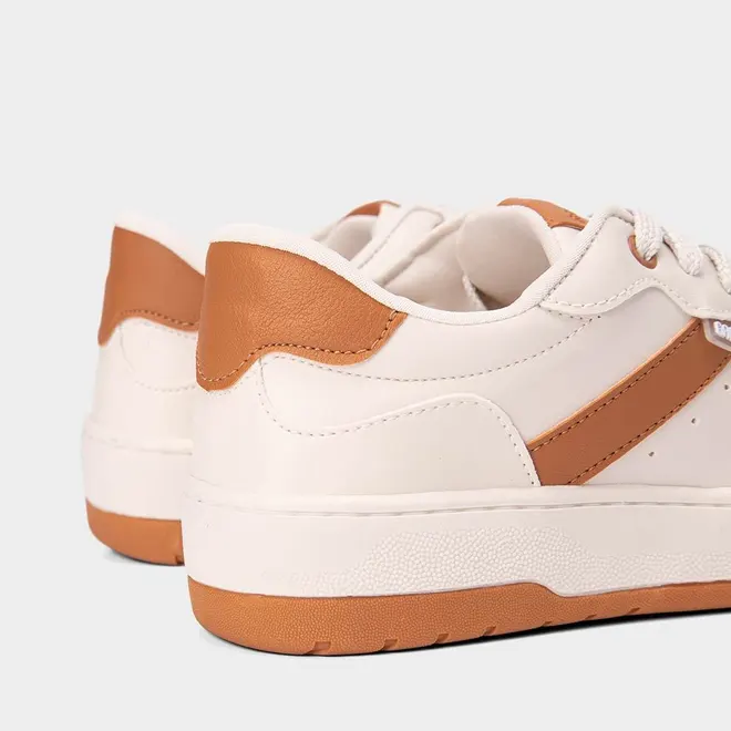 Tênis Casual Feminino Gabriela Recorte Estilizado Off White & Caramelo