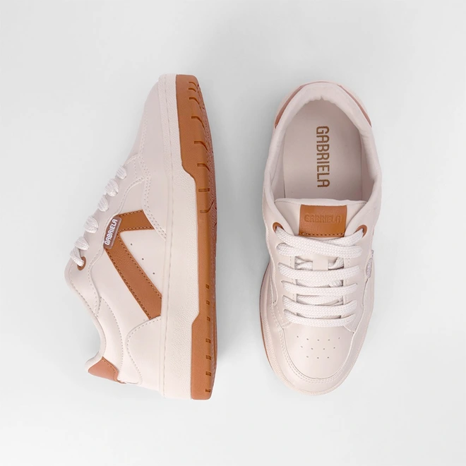 Tênis Casual Feminino Gabriela Recorte Estilizado Off White & Caramelo
