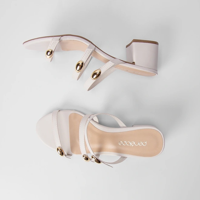 Tamanco Penélope Salto Grosso Tiras Slim Enfeite Bold Off White