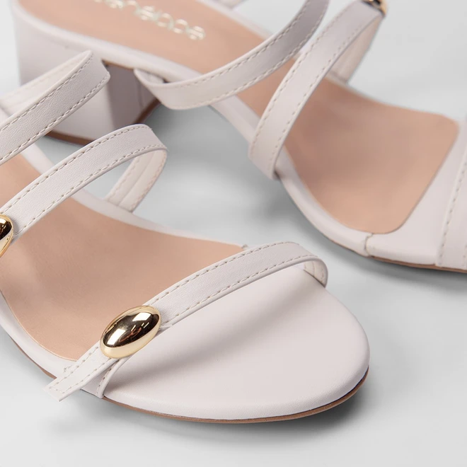 Tamanco Penélope Salto Grosso Tiras Slim Enfeite Bold Off White