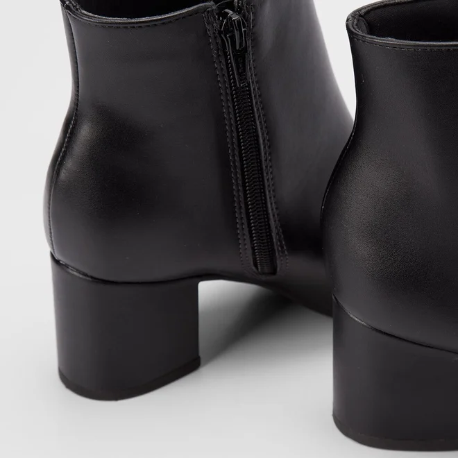 Ankle Boot Gabriela Salto Médio Bico Fino Preto