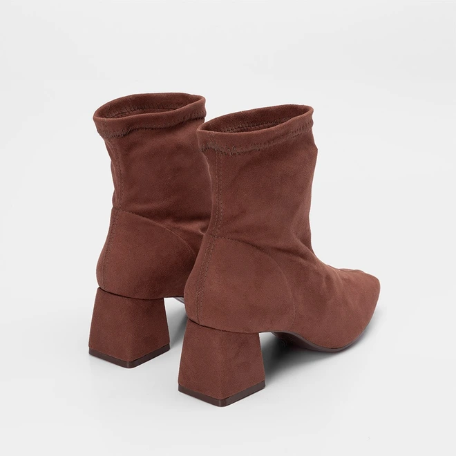 Ankle Boot Bebecê Salto Médio Camurça Marrom