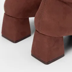 Ankle Boot Bebecê Salto Médio Camurça Marrom
