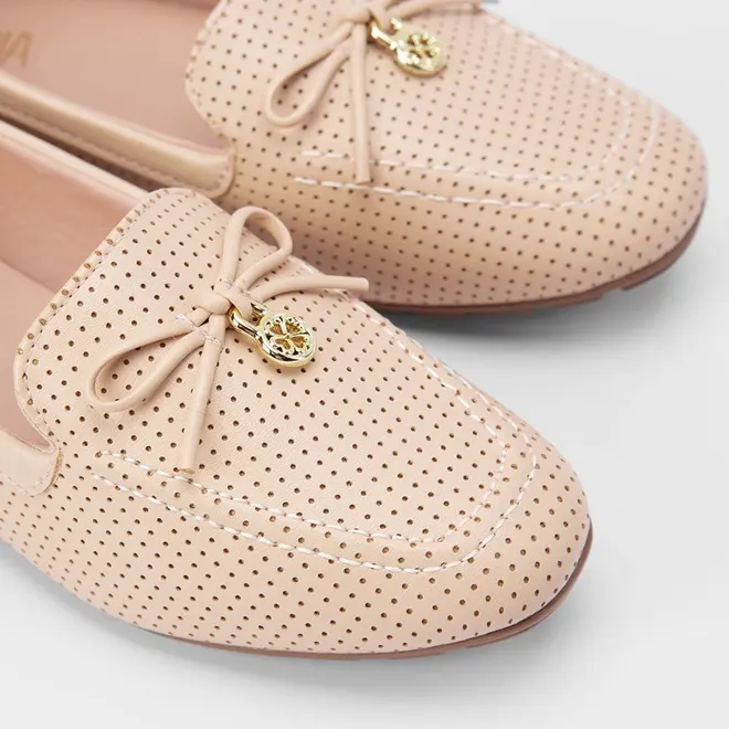 Mocassim Sua Cia Detalhe Perfuros Bege