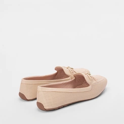Mocassim Sua Cia Detalhe Perfuros Bege
