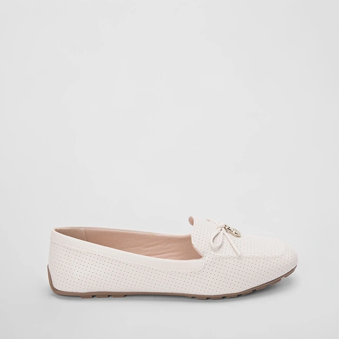 Mocassim Sua Cia Detalhe Perfuros Off White