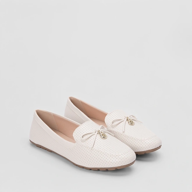 Mocassim Sua Cia Detalhe Perfuros Off White