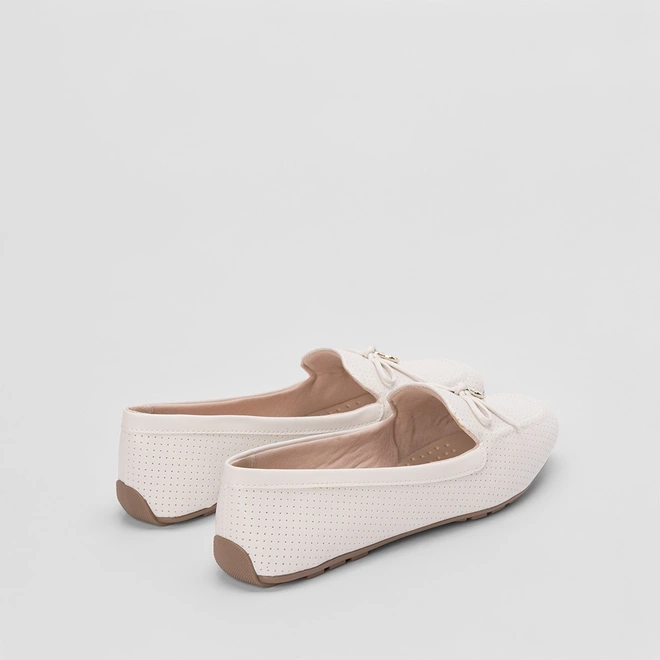 Mocassim Sua Cia Detalhe Perfuros Off White