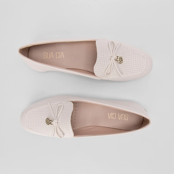 Mocassim Sua Cia Detalhe Perfuros Off White