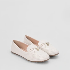 Mocassim Sua Cia Detalhe Perfuros Off White