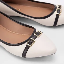 Sapatilha Feminina Penélope Detalhe Fivela Off White