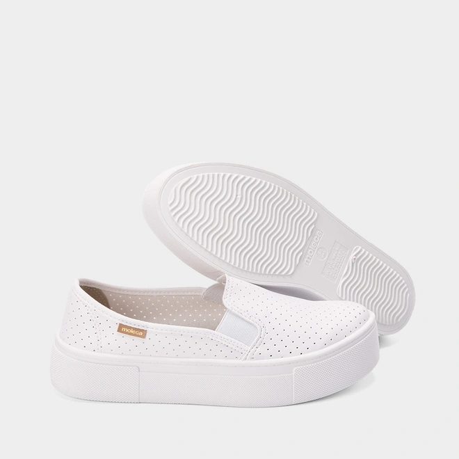 Slip On Feminino Moleca Flatform Calce Fácil Detalhe Perfuros Branco