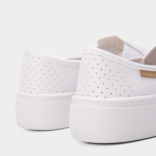 Slip On Feminino Moleca Flatform Calce Fácil Detalhe Perfuros Branco
