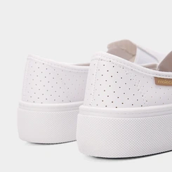 Slip On Feminino Moleca Flatform Calce Fácil Detalhe Perfuros Branco