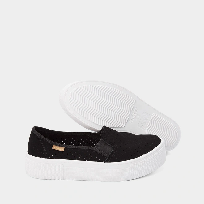 Slip On Feminino Moleca Calce Fácil Detalhe Perfuros Preto