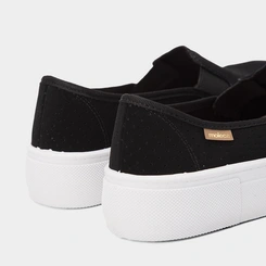 Slip On Feminino Moleca Calce Fácil Detalhe Perfuros Preto