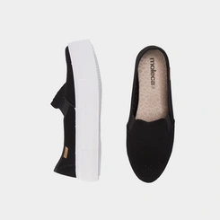 Slip On Feminino Moleca Calce Fácil Detalhe Perfuros Preto