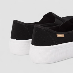 Slip On Feminino Moleca Calce Fácil Nobuck Perfuros Preto